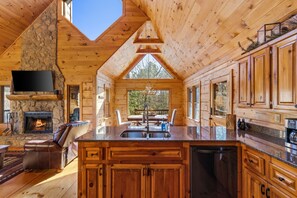 Fridge, microwave, oven, stovetop - 15% off Weekly Stays! Luxurious Large Blue Ridge Mtn. Cabin with Hot Tub! (Morganton)