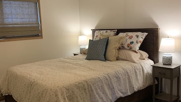 2 slaapkamers, een strijkplank/strijkijzer, gratis wifi, beddengoed