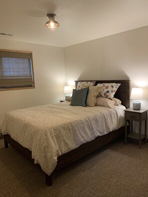 2 chambres, fer et planche à repasser, accès au Wi-Fi (inclus)