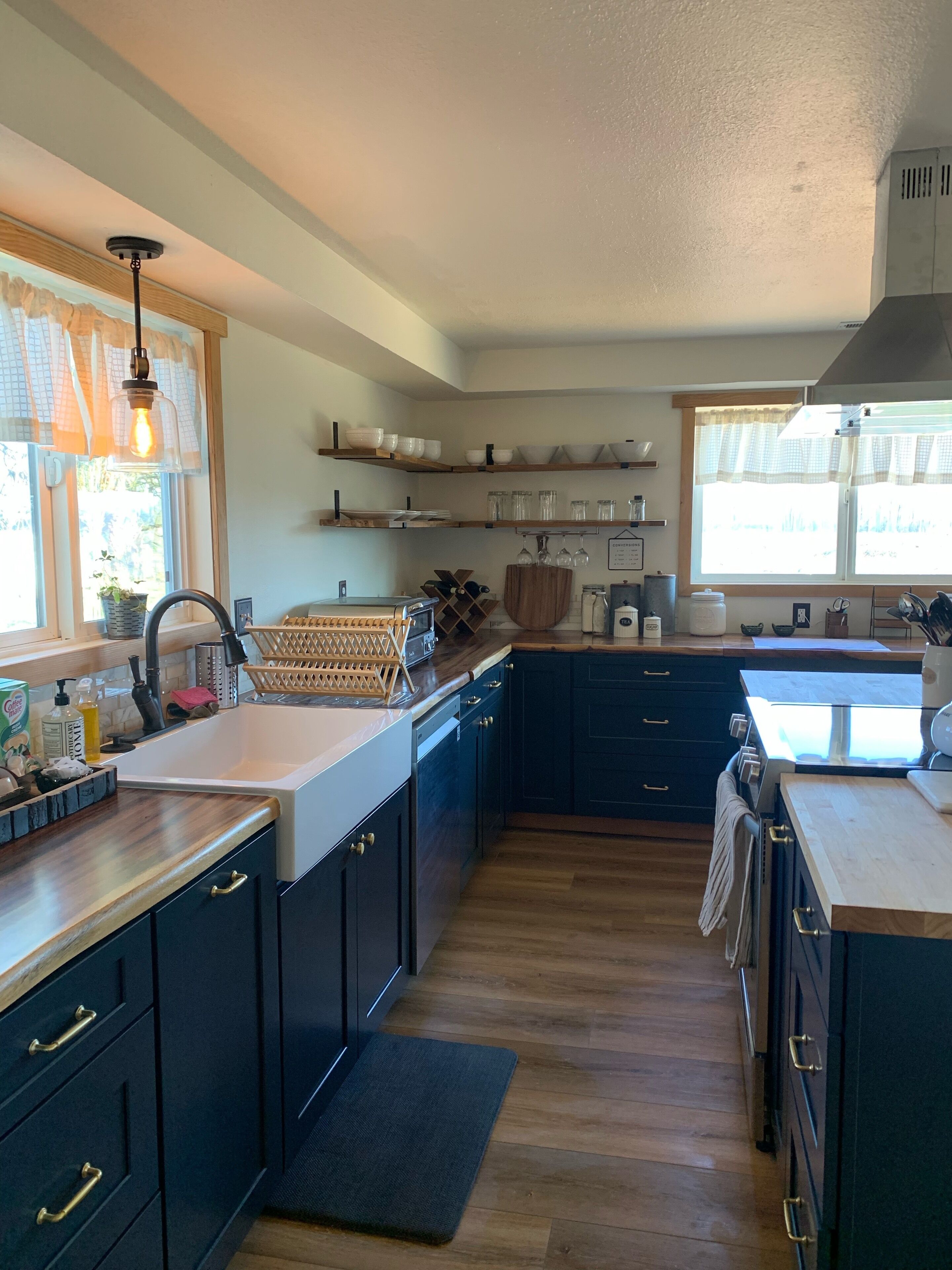 冷蔵庫、オーブン、コンロ、食器洗い機