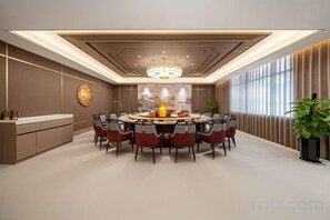 Unclassified image, 2 of 71, button - Jinshawan International Hotel (Weishi)