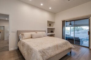 4 habitaciones, tabla de planchar con plancha y cuna de viaje 