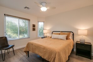 4 habitaciones, tabla de planchar con plancha y cuna de viaje 