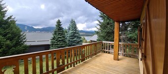 Lake view chalet
