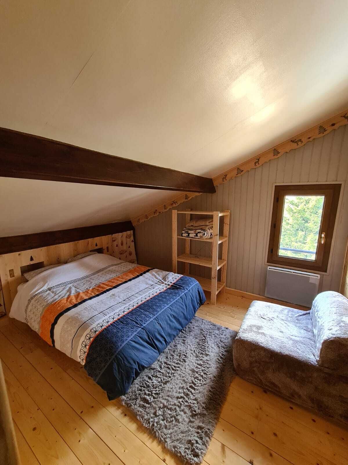 3 bedrooms, travel crib
