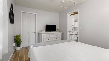2 bedrooms, iron/ironing board, WiFi (free), bed sheets