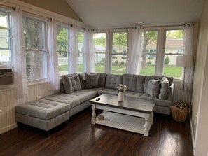 Smart-TV, Kamin, Bücher