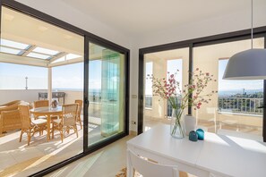 Dining - Luxurious Penthouse with Spa Amenities (Marbella)