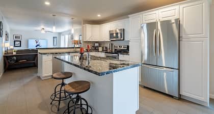 Blue Desert Inn~Family Haven near ASU/Airport