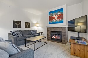 Smart TV, fireplace