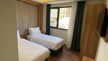 Standard Twin Room | Minibar, in-room safe, blackout curtains, iron/ironing board