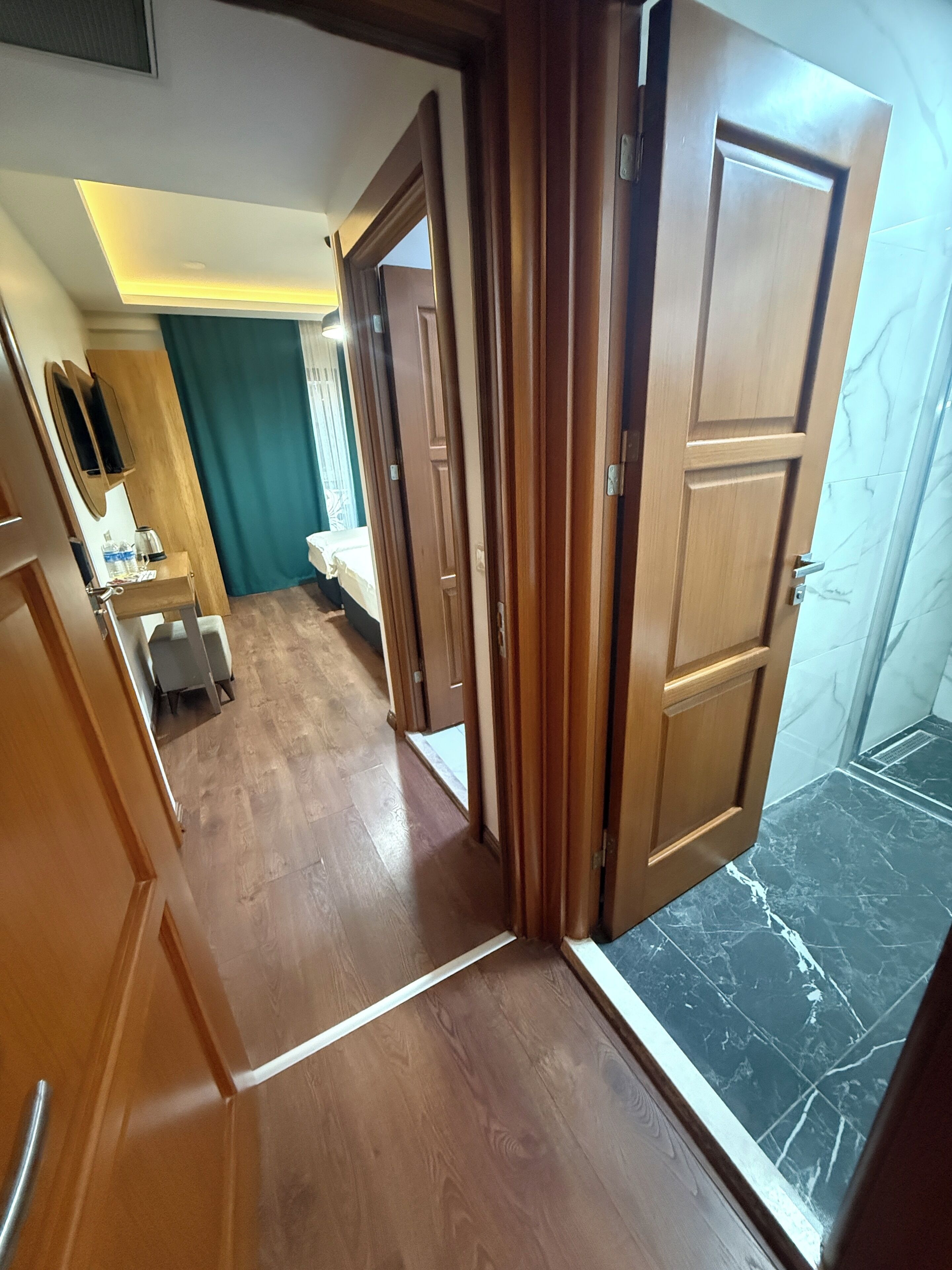 Connected Family Room | 迷你吧、客房內保險箱、遮光布/窗簾、熨斗/熨衣板