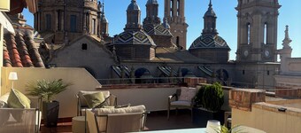 Loft-style penthouse, with unbeatable views of the Plaza del Pilar.