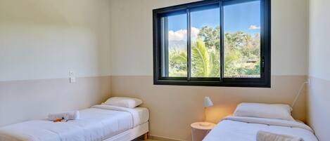 4 bedrooms, iron/ironing board, free WiFi, bed sheets