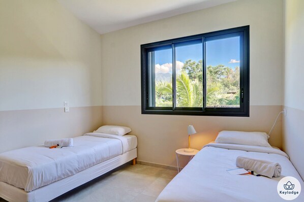 4 bedrooms, iron/ironing board, free WiFi, bed sheets