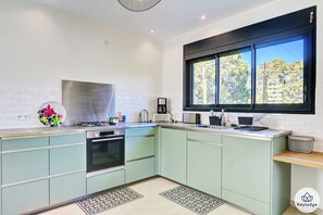 Fridge, microwave, oven, stovetop