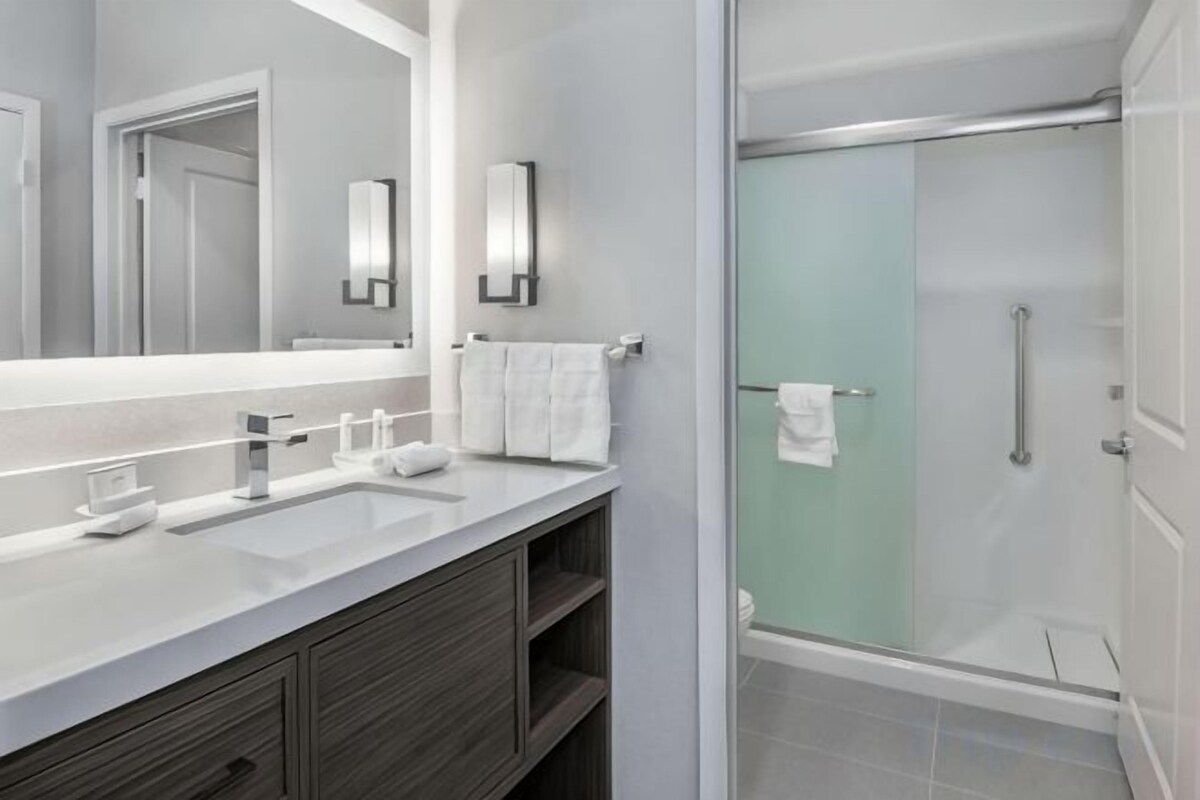Studio Suite With 1 King Bed And Residential View-Non-Smoking