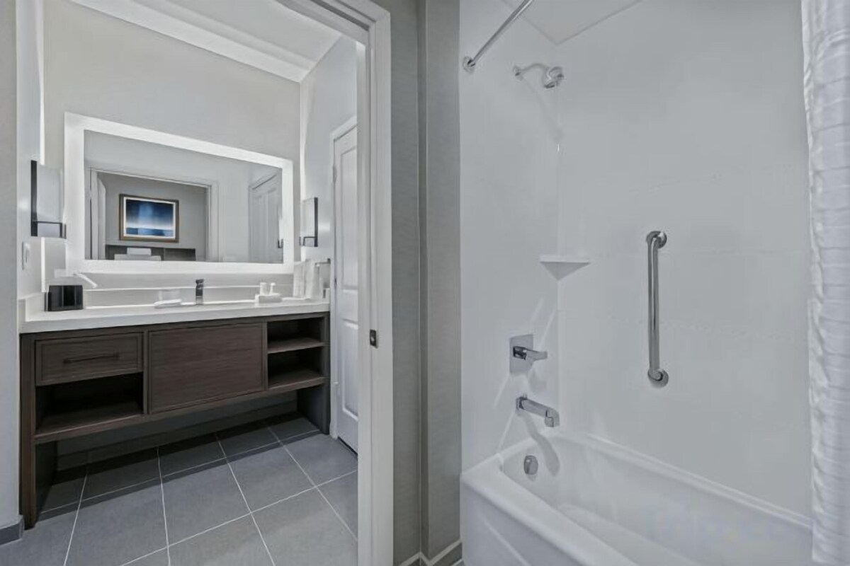 One-Bedroom King Suite-Non-Smoking