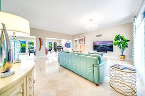 Smart-TV, Bücher, Stereoanlage