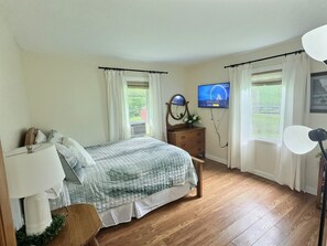 3 chambres, coffres-forts dans les chambres, fer et planche à repasser