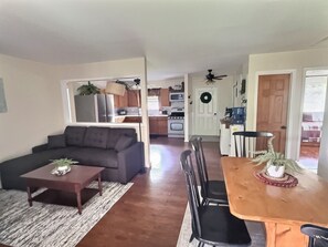 Smart TV, fireplace, books - The Perfect Private Escape (Lorraine)