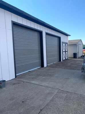 Property grounds - Farm Stay with outdoor firepit, Man Cave, animals (Dallas)