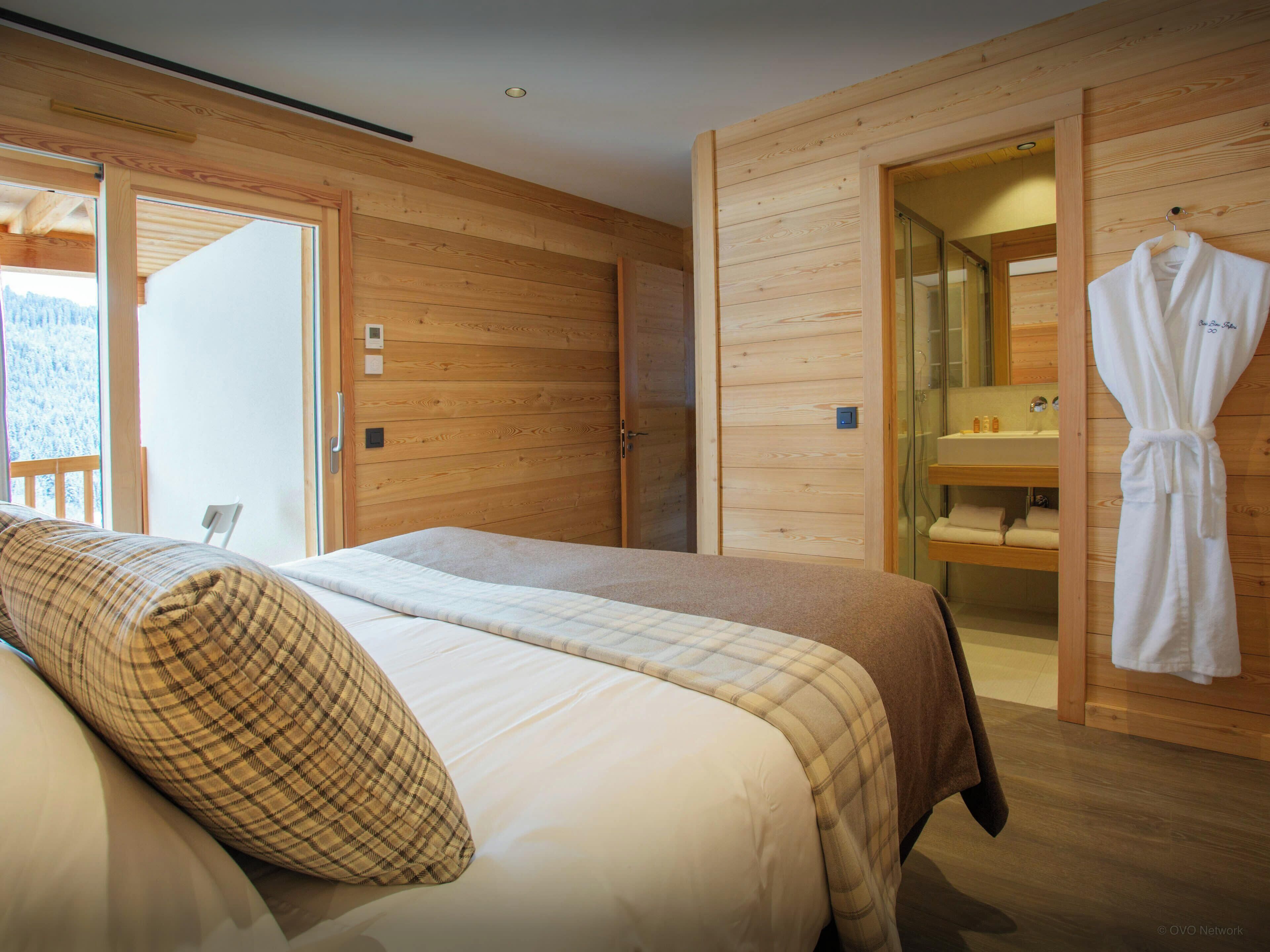 7 bedrooms, iron/ironing board, WiFi, bed sheets