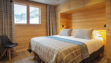 7 bedrooms, iron/ironing board, WiFi, bed sheets