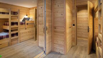 7 habitaciones, tabla de planchar con plancha, wifi y ropa de cama