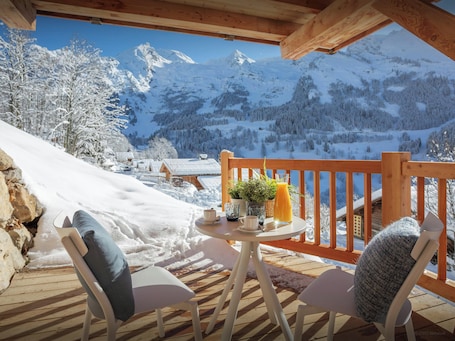 Outdoor dining. Bleu Infini - La Clusaz chalet for 15, cinema, sauna, office - OVO Network