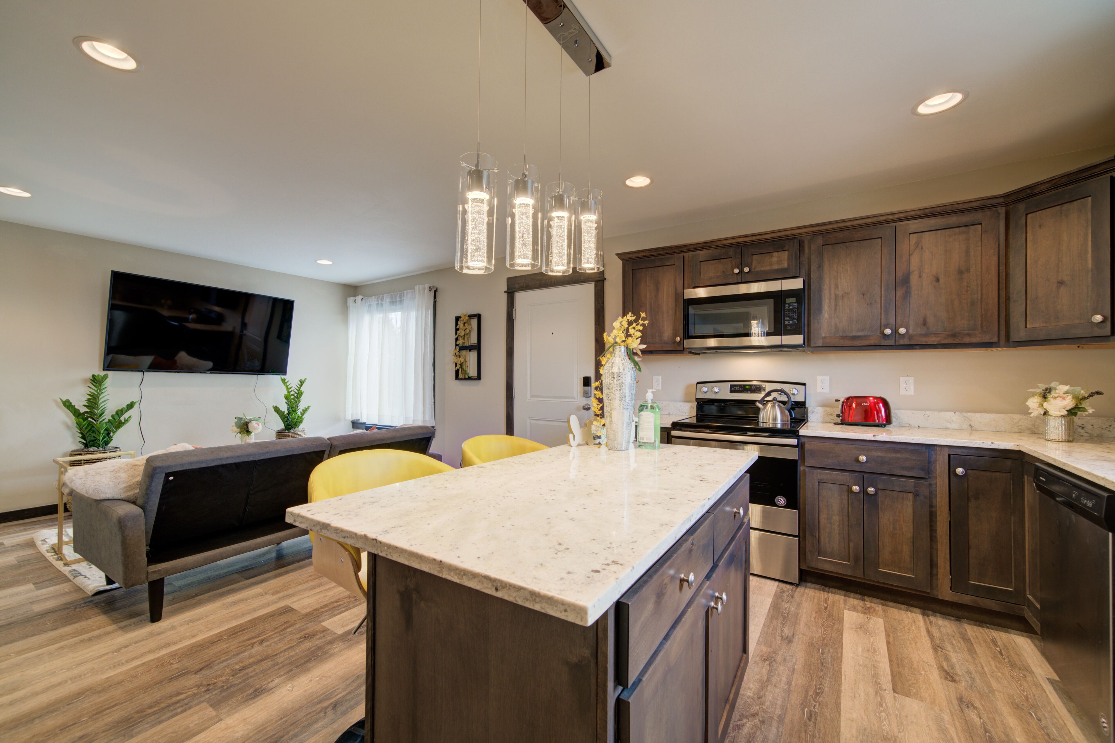 Microwave, dishwasher, coffee/tea maker, cookware/dishes/utensils