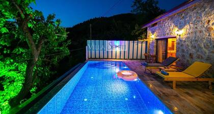 Beautiful stone & wood villa private pool&jacuzi