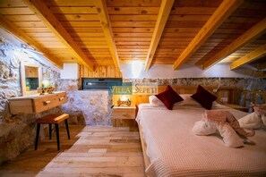 1 bedroom, iron/ironing board, free WiFi, bed sheets - Beautiful stone & wood villa private pool&jacuzi (ANTALYA)