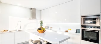 Stunning, Modern 4 Bed Villa, Private Infinity Pool, WI-FI, A/C, Lovely Garden