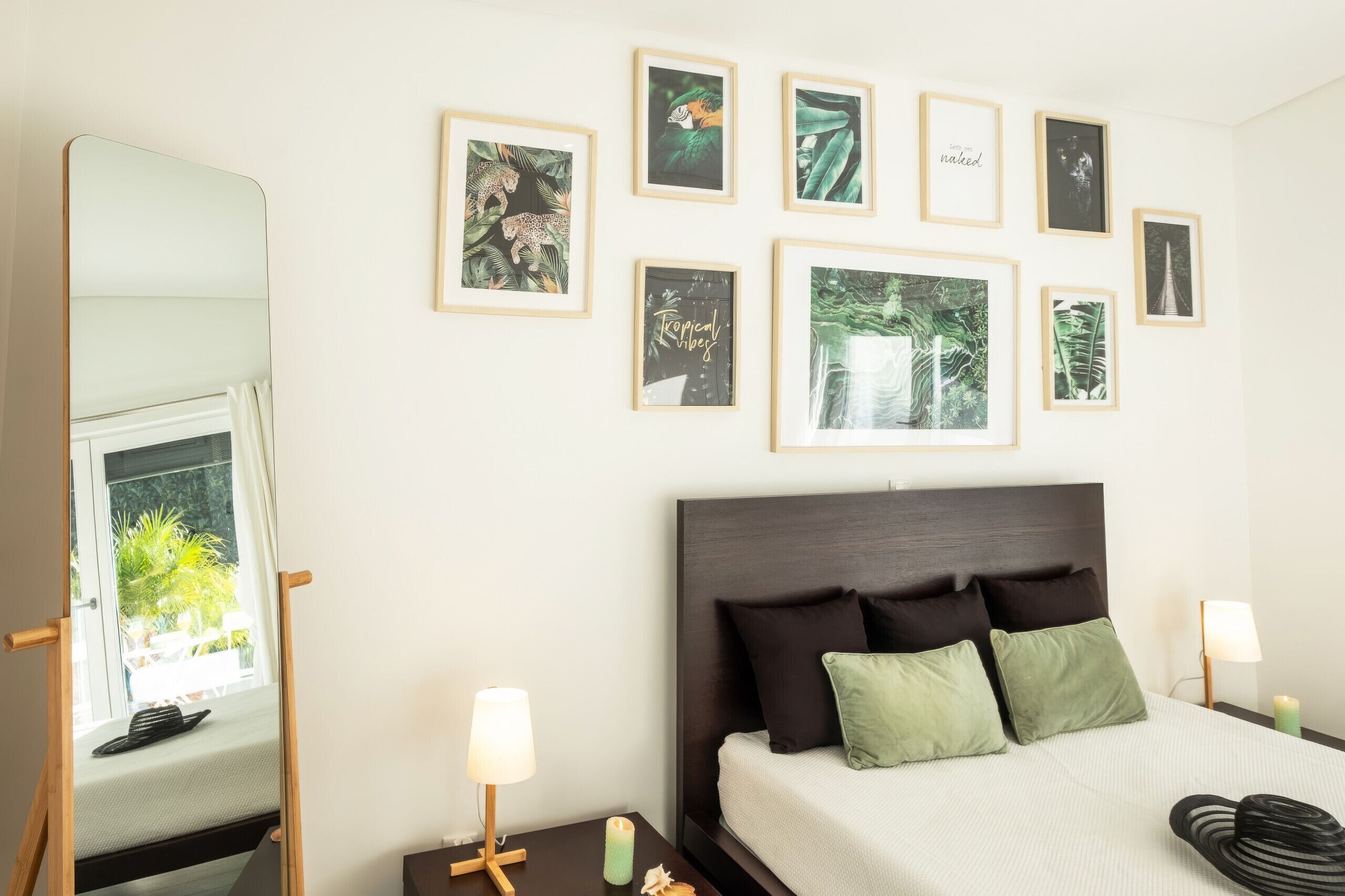 4 chambres, fer et planche à repasser, accès au Wi-Fi (inclus)