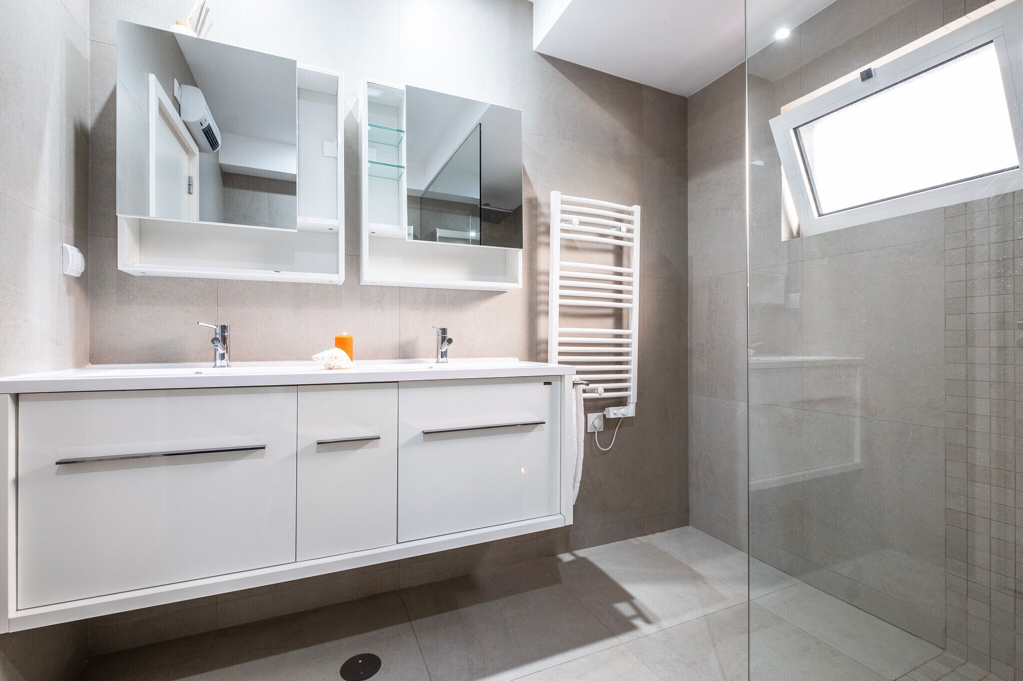 Bathtub, hair dryer, towels