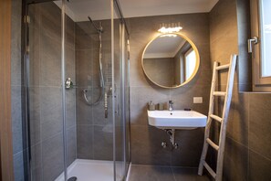 Shower, towels - Apartments Lulu 166A (Selva di Val Gardena)