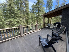 Outdoor dining - Chateau Escape- Luxury Cabin at Deer Mtn (Lead)