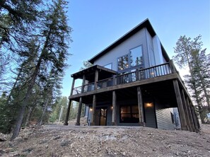 Exterior - Chateau Escape- Luxury Cabin at Deer Mtn (Lead)