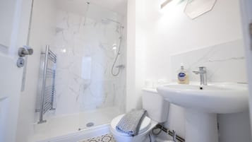 Basic Apartment, Private Bathroom | Bathroom