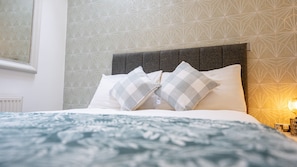 Basic Apartment, Private Bathroom | 1 bedroom - Modern Townhouse Apartment in Stratford Upon Avon With Wifi & Netflix (Stratford-upon-Avon)