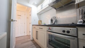 Apartment, Private Bathroom | Shared kitchen - Modern Townhouse Apartment in Stratford Upon Avon With Wifi & Netflix (Stratford-upon-Avon)