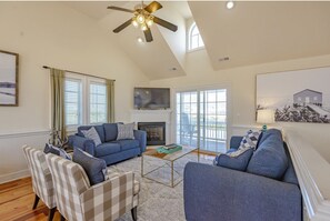 Smart TV, fireplace