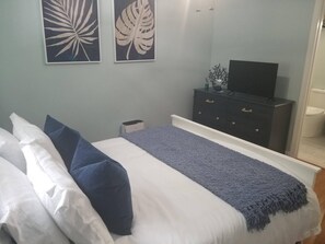 3 habitaciones, tabla de planchar con plancha, wifi y ropa de cama