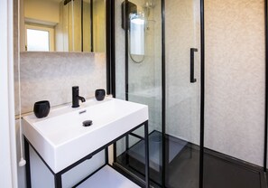 Executive Apartment, Private Bathroom | Bathroom
