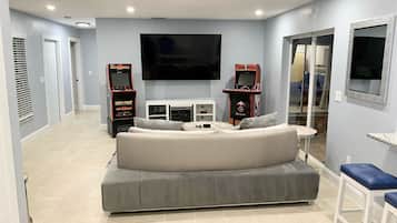 3 bedrooms, iron/ironing board, travel crib, free WiFi