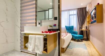 Moli Hotel (Guangzhou Yongqingfang Zhongshan 8th Road Subway Station)