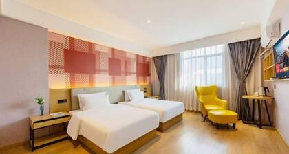 Moli Hotel (Guangzhou Yongqingfang Zhongshan 8th Road Subway Station)
