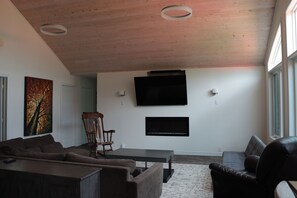 Smart TV, fireplace - Urmilla Cottage (Killaloe)