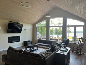 TV connectée, cheminée